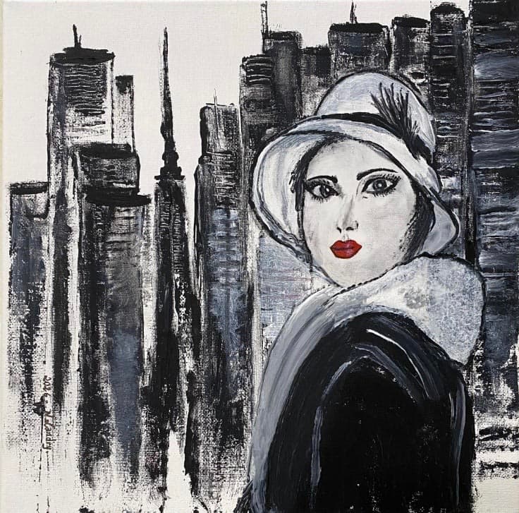 Femme devant la ville monochrome